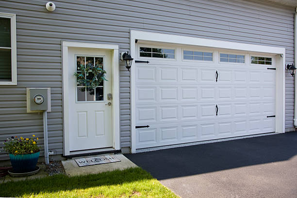 24/7 Emergency Garage Door Panel Replacement experts in Rush City, MN